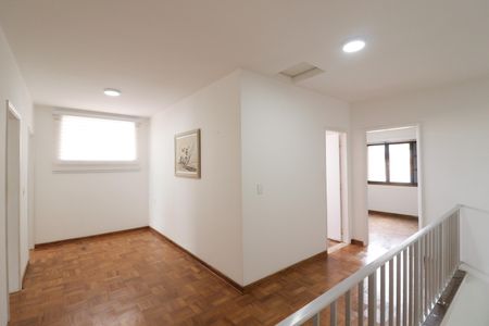 Casa à venda com 350m², 4 quartos e 5 vagasEscada