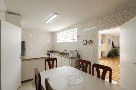 Casa à venda com 350m², 4 quartos e 5 vagasCozinha 