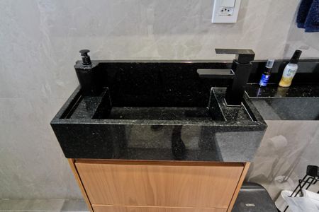 Apartamento à venda com 79m², 2 quartos e 1 vaga Apartamento à venda com 79m², 2 quartos e 1 vagaBanheiro