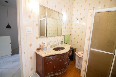 Casa à venda com 180m², 4 quartos e 3 vagasBanheiro