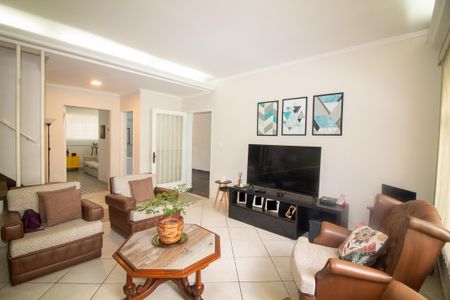 Casa à venda com 180m², 4 quartos e 3 vagasSala