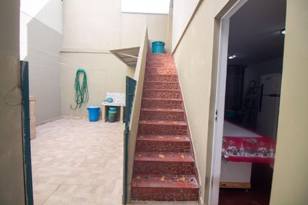 Casa à venda com 180m², 4 quartos e 3 vagasEscada