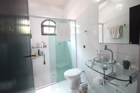 Casa à venda com 327m², 3 quartos e 3 vagasBanheiro