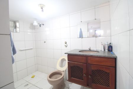 Casa à venda com 327m², 3 quartos e 3 vagasBanheiro de serviço