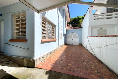 Casa à venda com 600m², 6 quartos e 2 vagasLateral