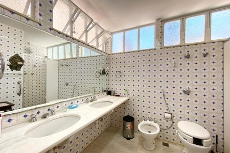 Casa à venda com 600m², 6 quartos e 2 vagasBanheiro da Suíte 1