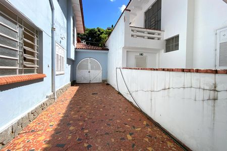Casa à venda com 600m², 6 quartos e 2 vagasLateral
