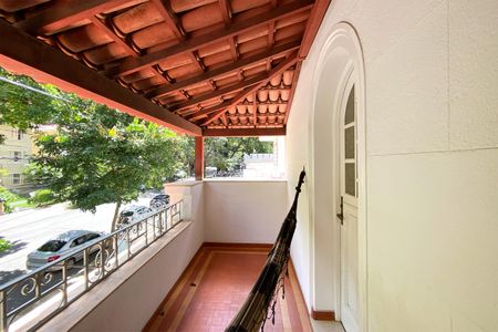 Casa à venda com 600m², 6 quartos e 2 vagasVaranda dos quartos