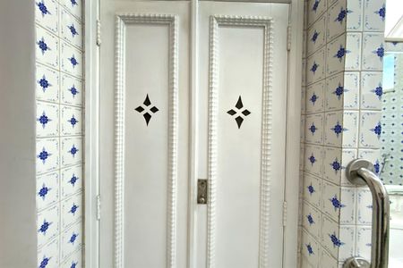 Casa à venda com 600m², 6 quartos e 2 vagasArmários do Banheiro da Suíte 1