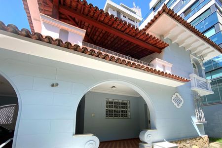 Casa à venda com 600m², 6 quartos e 2 vagasEntrada