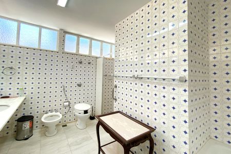 Casa à venda com 600m², 6 quartos e 2 vagasBanheiro da Suíte 1