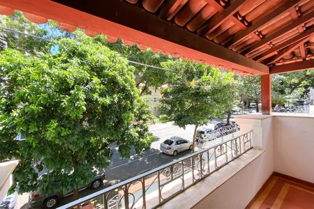 Casa à venda com 600m², 6 quartos e 2 vagasVaranda dos quartos