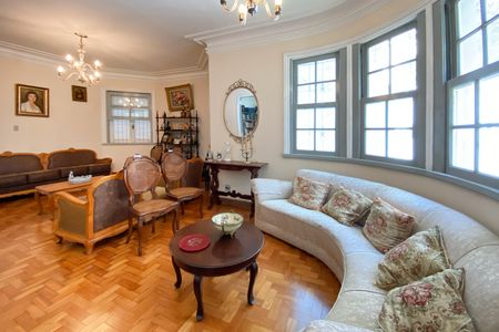 Casa à venda com 600m², 6 quartos e 2 vagasSala