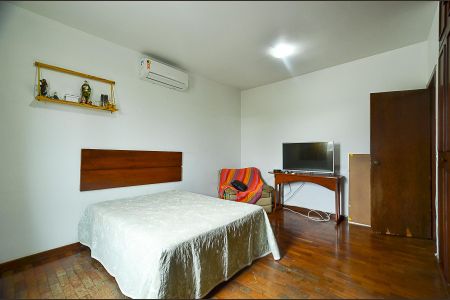 Casa à venda com 420m², 8 quartos e 5 vagas Casa à venda com 420m², 8 quartos e 5 vagasSuíte 3