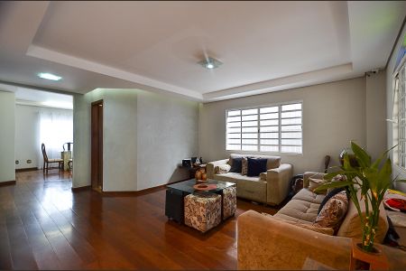 Casa à venda com 420m², 8 quartos e 5 vagas Casa à venda com 420m², 8 quartos e 5 vagasSala de Estar