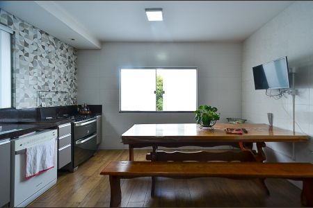 Casa à venda com 420m², 8 quartos e 5 vagas Casa à venda com 420m², 8 quartos e 5 vagasCozinha