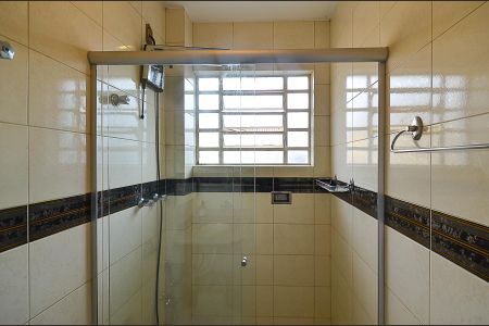 Casa à venda com 420m², 8 quartos e 5 vagas Casa à venda com 420m², 8 quartos e 5 vagasBanheiro Suíte 2