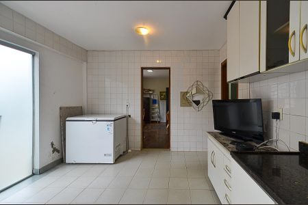 Casa à venda com 420m², 8 quartos e 5 vagas Casa à venda com 420m², 8 quartos e 5 vagasCozinha 2