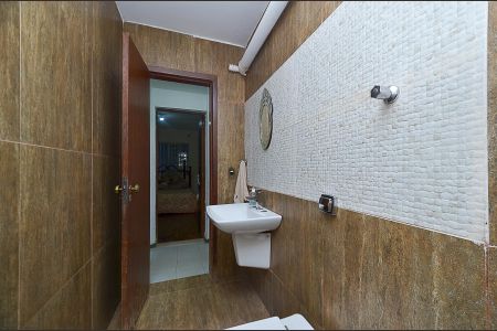 Casa à venda com 420m², 8 quartos e 5 vagas Casa à venda com 420m², 8 quartos e 5 vagasBanheiro