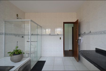 Casa à venda com 420m², 8 quartos e 5 vagas Casa à venda com 420m², 8 quartos e 5 vagasBanheiro Suíte 3