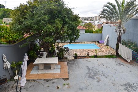 Casa à venda com 420m², 8 quartos e 5 vagas Casa à venda com 420m², 8 quartos e 5 vagasÁrea externa