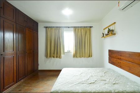 Casa à venda com 420m², 8 quartos e 5 vagas Casa à venda com 420m², 8 quartos e 5 vagasSuíte 3