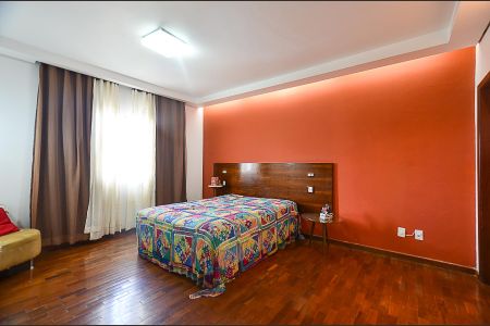 Casa à venda com 420m², 8 quartos e 5 vagas Casa à venda com 420m², 8 quartos e 5 vagasSuíte 1