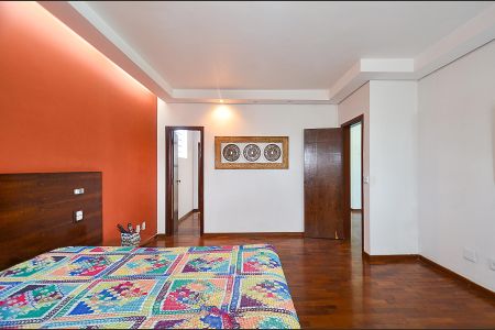 Casa à venda com 420m², 8 quartos e 5 vagas Casa à venda com 420m², 8 quartos e 5 vagasSuíte 1