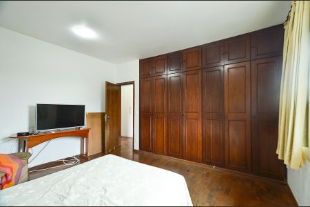 Casa à venda com 420m², 8 quartos e 5 vagas Casa à venda com 420m², 8 quartos e 5 vagasSuíte 3