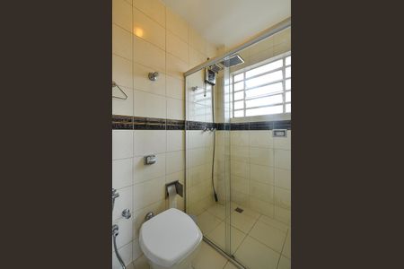 Casa à venda com 420m², 8 quartos e 5 vagas Casa à venda com 420m², 8 quartos e 5 vagasBanheiro Suíte 2