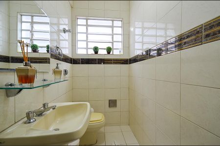 Casa à venda com 420m², 8 quartos e 5 vagas Casa à venda com 420m², 8 quartos e 5 vagasLavabo