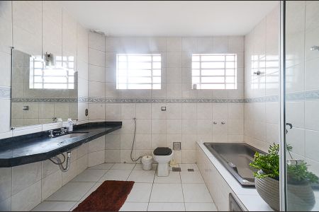 Casa à venda com 420m², 8 quartos e 5 vagas Casa à venda com 420m², 8 quartos e 5 vagasBanheiro Suíte 3