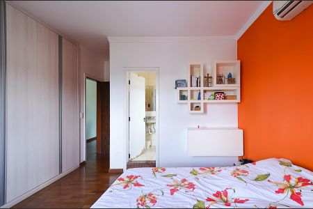 Casa à venda com 420m², 8 quartos e 5 vagas Casa à venda com 420m², 8 quartos e 5 vagasSuíte 2