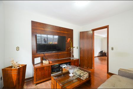 Casa à venda com 420m², 8 quartos e 5 vagas Casa à venda com 420m², 8 quartos e 5 vagasSala de TV