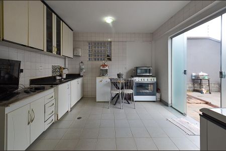 Casa à venda com 420m², 8 quartos e 5 vagas Casa à venda com 420m², 8 quartos e 5 vagasCozinha 2