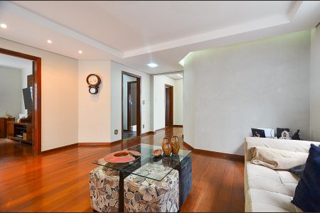 Casa à venda com 420m², 8 quartos e 5 vagas Casa à venda com 420m², 8 quartos e 5 vagasSala de Estar