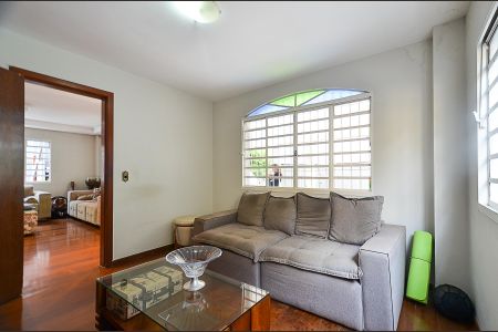 Sala de TV de casa à venda com 8 quartos, 420m² em Palmares, Belo Horizonte