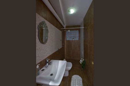 Casa à venda com 420m², 8 quartos e 5 vagas Casa à venda com 420m², 8 quartos e 5 vagasBanheiro