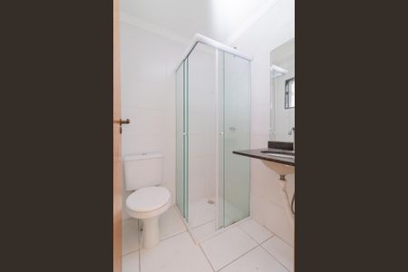 Banheiro de apartamento para alugar com 1 quarto, 27m² em Vila Ré, São Paulo