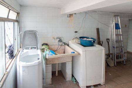 Casa à venda com 260m², 5 quartos e 2 vagas Casa à venda com 260m², 5 quartos e 2 vagasCasa 2 - Área de Serviço e Quintal