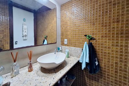 Casa de condomínio à venda com 223m², 4 quartos e 4 vagasLavabo