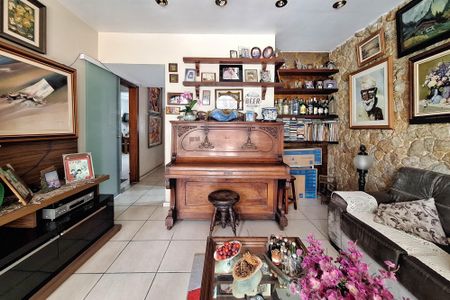 Casa de condomínio à venda com 223m², 4 quartos e 4 vagasSala 2