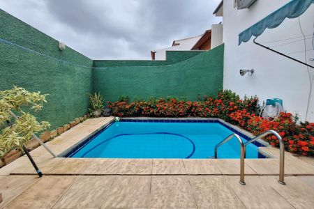 Casa de condomínio à venda com 223m², 4 quartos e 4 vagasQuintal