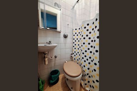 Casa de condomínio à venda com 223m², 4 quartos e 4 vagasBanheiro de serviço