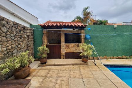 Casa de condomínio à venda com 223m², 4 quartos e 4 vagasQuintal