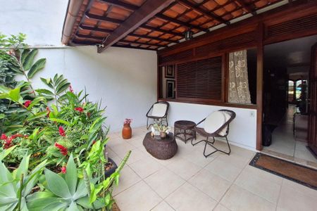 Casa de condomínio à venda com 223m², 4 quartos e 4 vagasQuintal