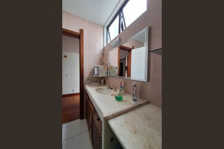 Casa de condomínio à venda com 223m², 4 quartos e 4 vagasBanheiro Social