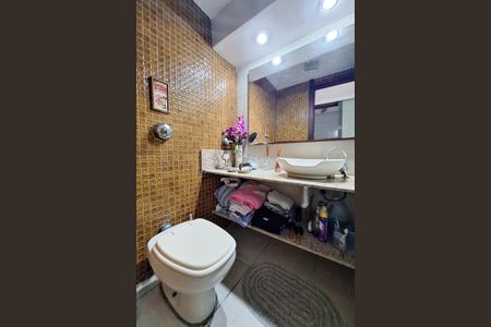 Casa de condomínio à venda com 223m², 4 quartos e 4 vagasLavabo