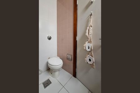 Casa de condomínio à venda com 223m², 4 quartos e 4 vagasBanheiro Social