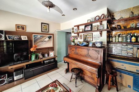 Casa de condomínio à venda com 223m², 4 quartos e 4 vagasSala 2